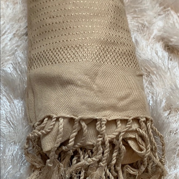 NWOT Cream Lightweight Pashmina-Style Wrap Scarf. - Picture 3 of 3